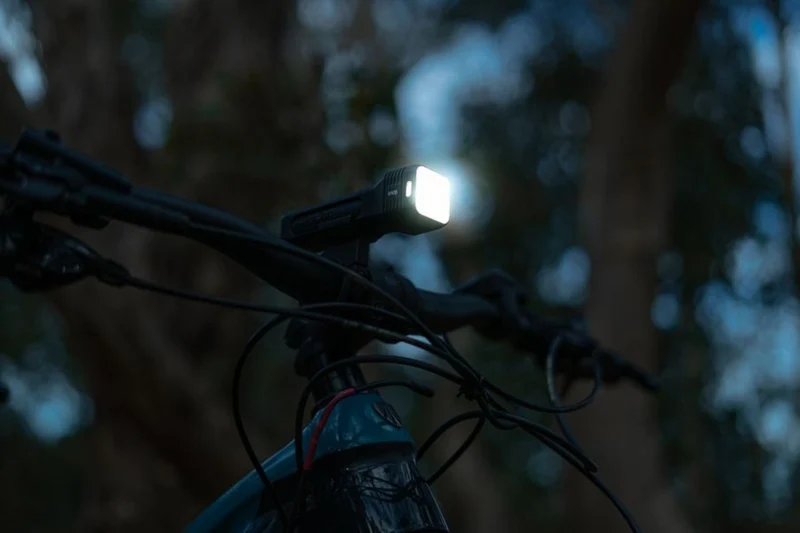 Knog Blinder 80 Lux + Cobber Lil Twinpack StVZO Beleuchtungsset inkl. Lenkerhalterung schwarz