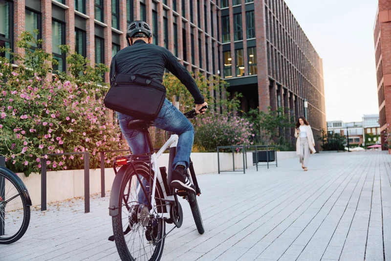 Trelock LS 654 E COB-Line E-Bike-Rücklicht mit Bremslicht-Funktion ZL 650 AM