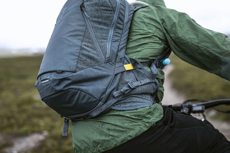 Thule Rail Trinkrucksack 18 L inkl. Trinkblase 2,5 L dark slate