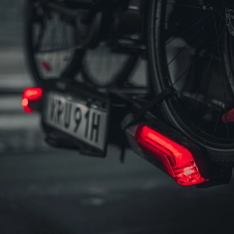 Thule Epos Klappbarer Anhängerkupplungs-Fahrradträger für 3 Fahrräder black