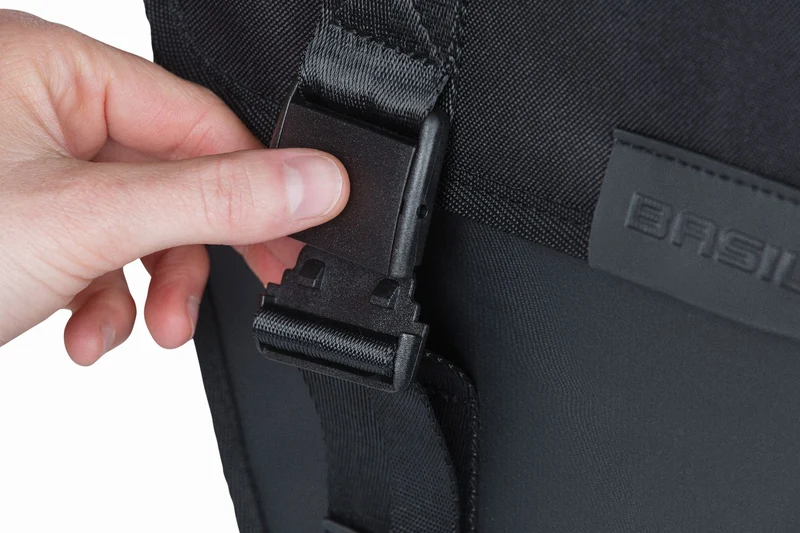 Basil Tour Waterproof Mik Hinterradtasche schwarz 28 L