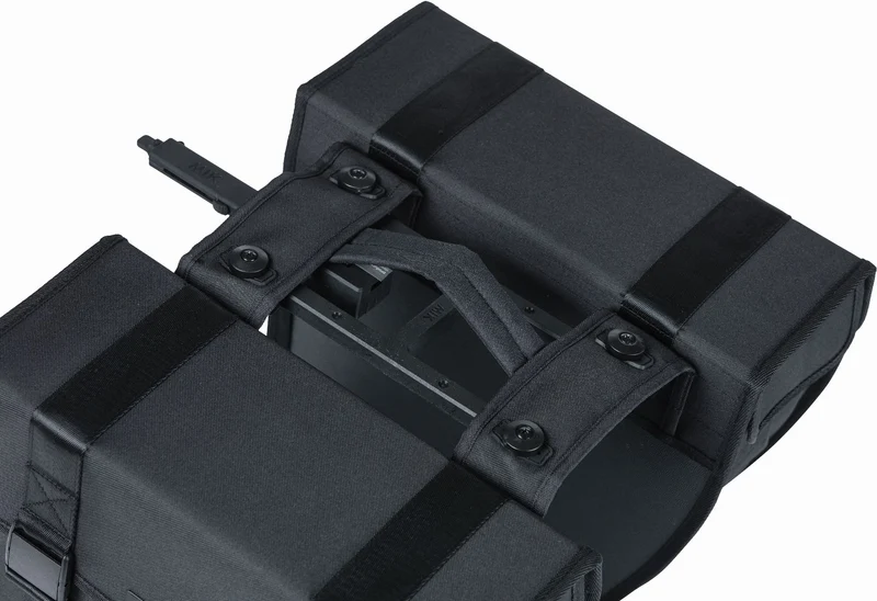 Basil Tour Mik Hinterradtasche schwarz 28 L