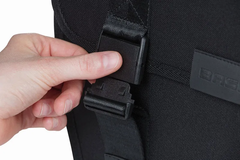 Basil Tour Mik Hinterradtasche schwarz 28 L