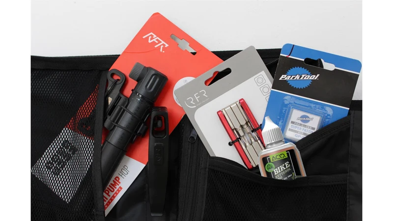 BT24 Service-Set mit Cube Tasche inkl. Werkzeugrolle und Werkzeug black