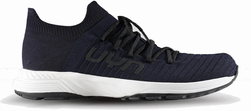 MAN LACES TREK SOLE SHOES