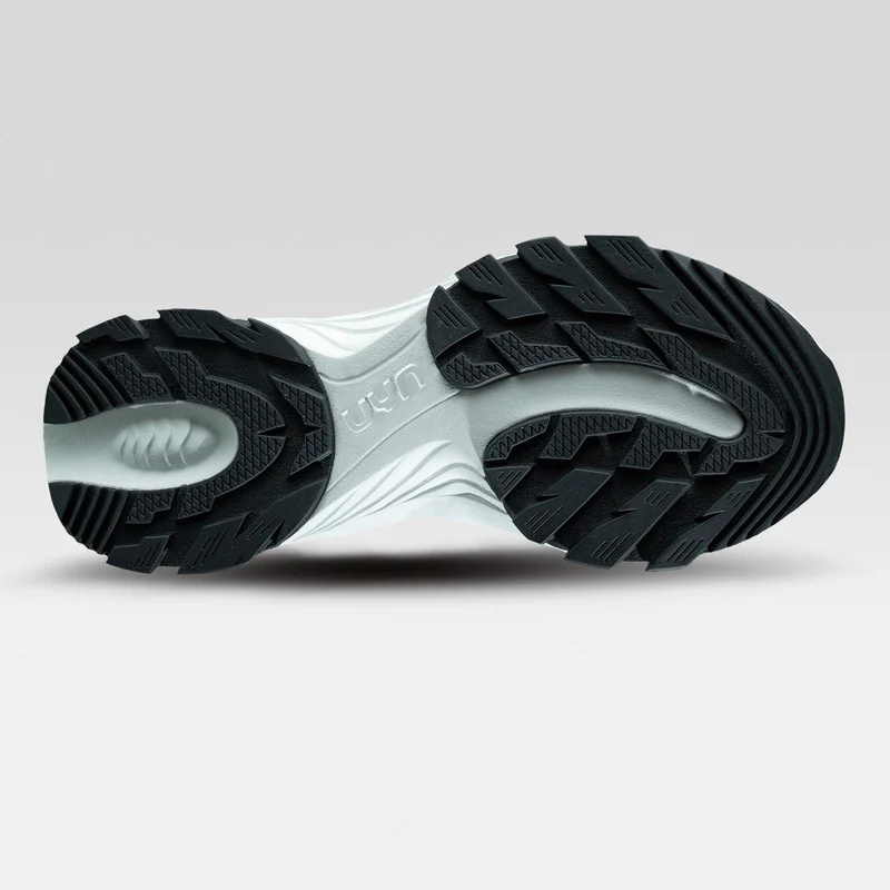 MAN LACES TREK SOLE SHOES