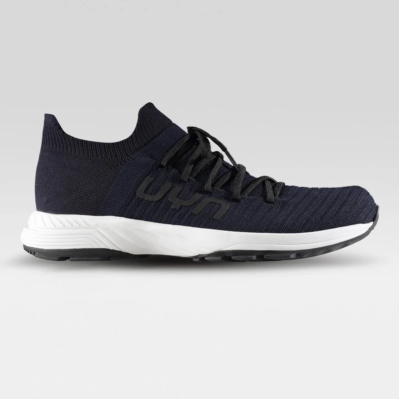 MAN LACES TREK SOLE SHOES