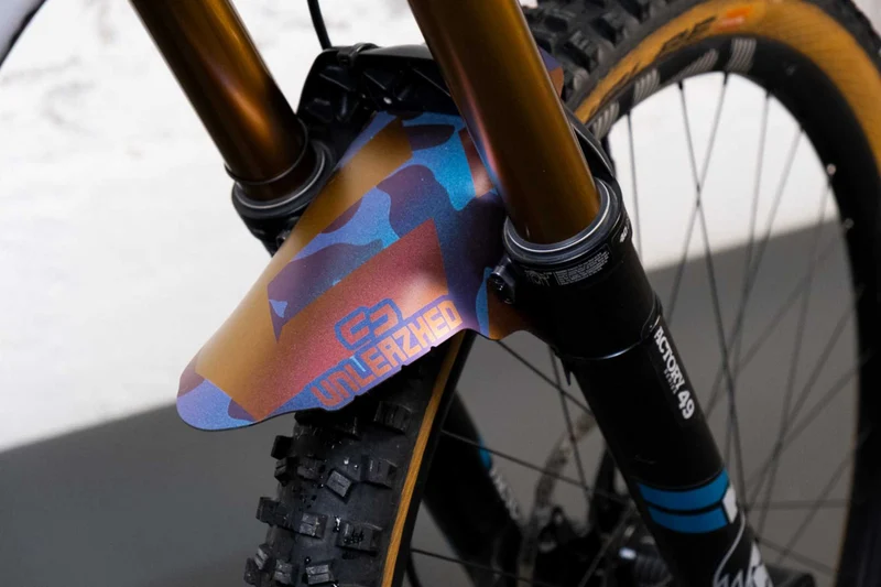 Unleazhed M01 Mudguard unsplash 1 pcs, 4 cable ties flip flop camo