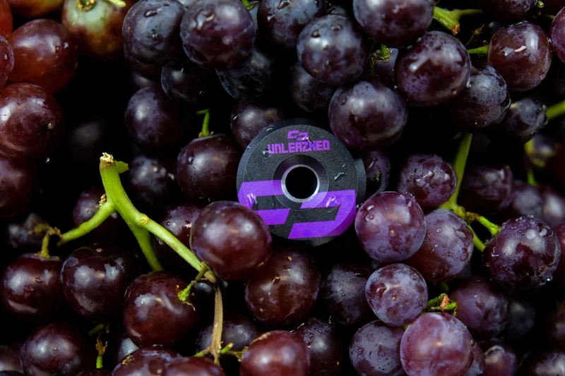 Unleazhed AL01 Top Cap Aluminium Logo Skin 1 pcs, 1 aluminium screw M6 purple