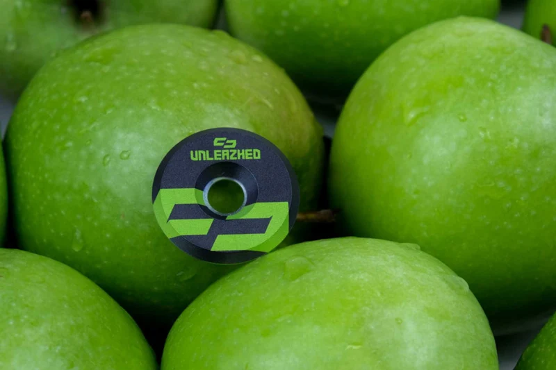 Unleazhed AL01 Top Cap Aluminium Logo Skin 1 pcs, 1 aluminium screw M6 green