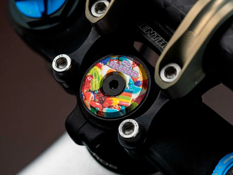 Unleazhed AL01 Top Cap Aluminium Crazy Skin 1 pcs, 1 aluminium screw M6 candy shop