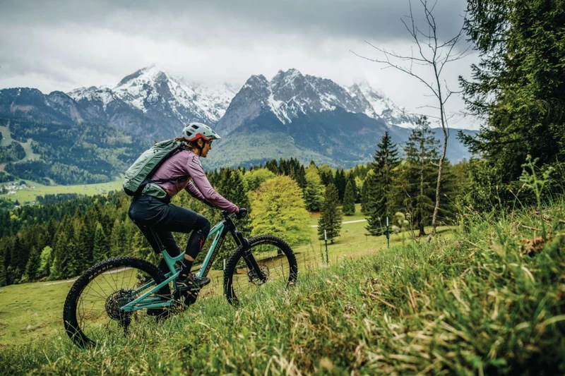 Abus MoDrop MTB-Helm Ti silver