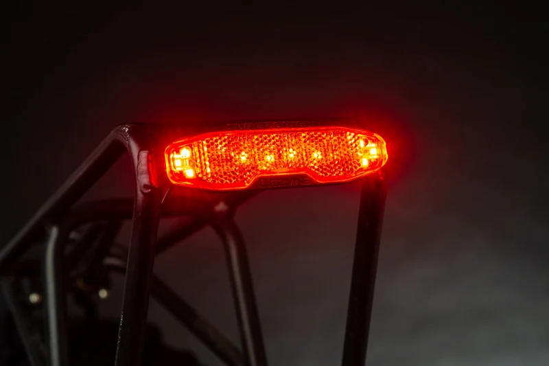Lezyne E-Bike Rücklicht mit Bremslichtfunktion Super Bright Alert STVZO schwarz