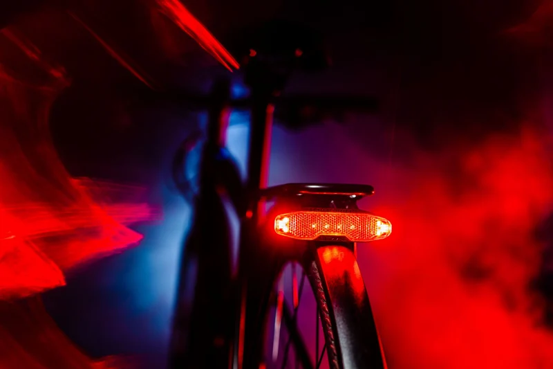 Lezyne E-Bike Rücklicht mit Bremslichtfunktion Super Bright Alert STVZO schwarz