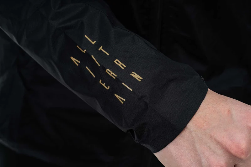 Cube ATX Breaker Jacke black