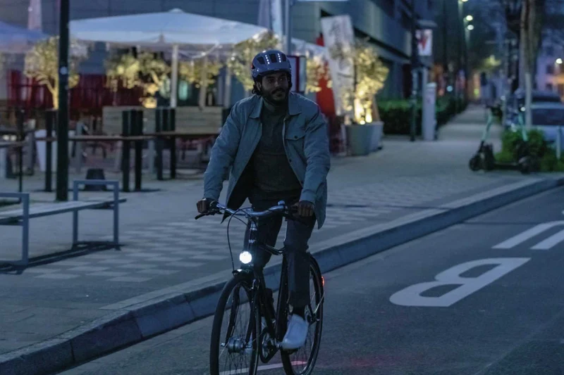 Abus Hyban 2.0 LED Helm signal silver