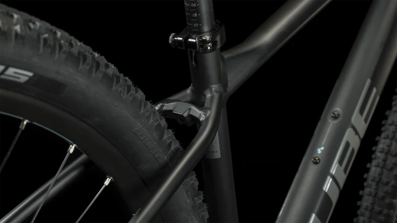 Cube Aim Race MTB-Hardtail Diamant black´n´azure