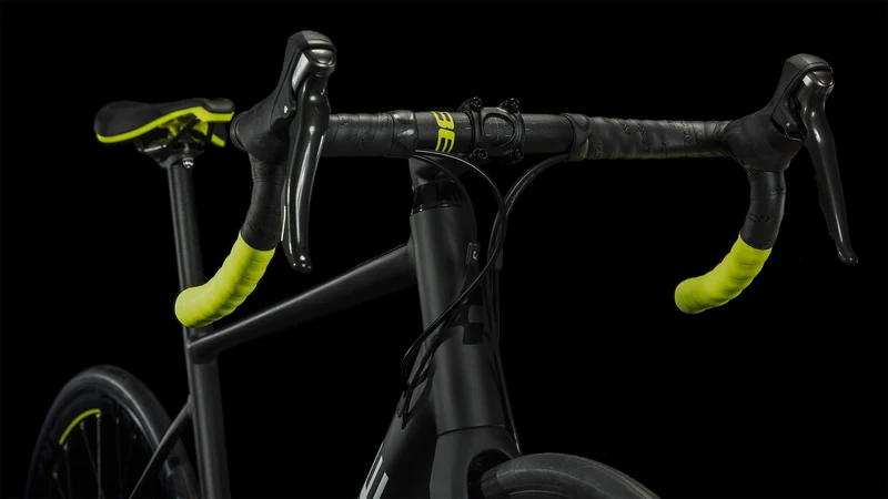 Cube Attain Race Rennrad Diamant 28" black´n´white