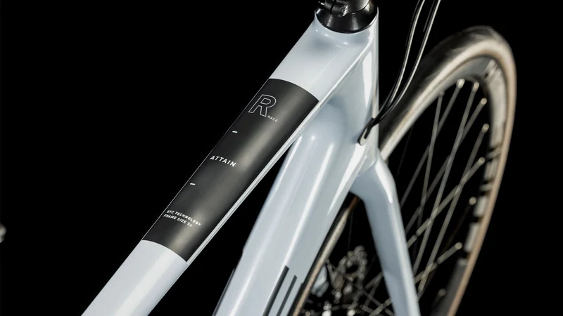 Cube Attain GTC Race Rennrad Diamant 28" flashwhite´n´black