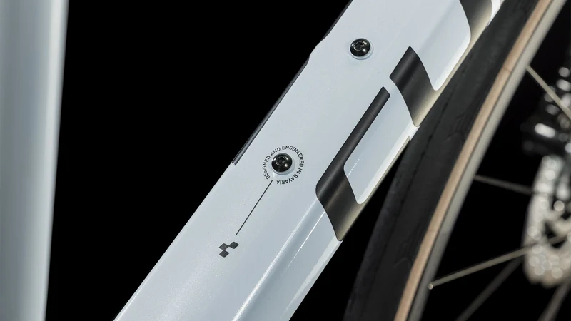 Cube Attain GTC Race Rennrad Diamant 28" flashwhite´n´black