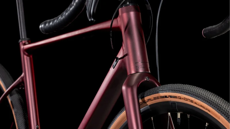 Cube Nuroad Race Gravelbike Diamant rubyred´n´gloss