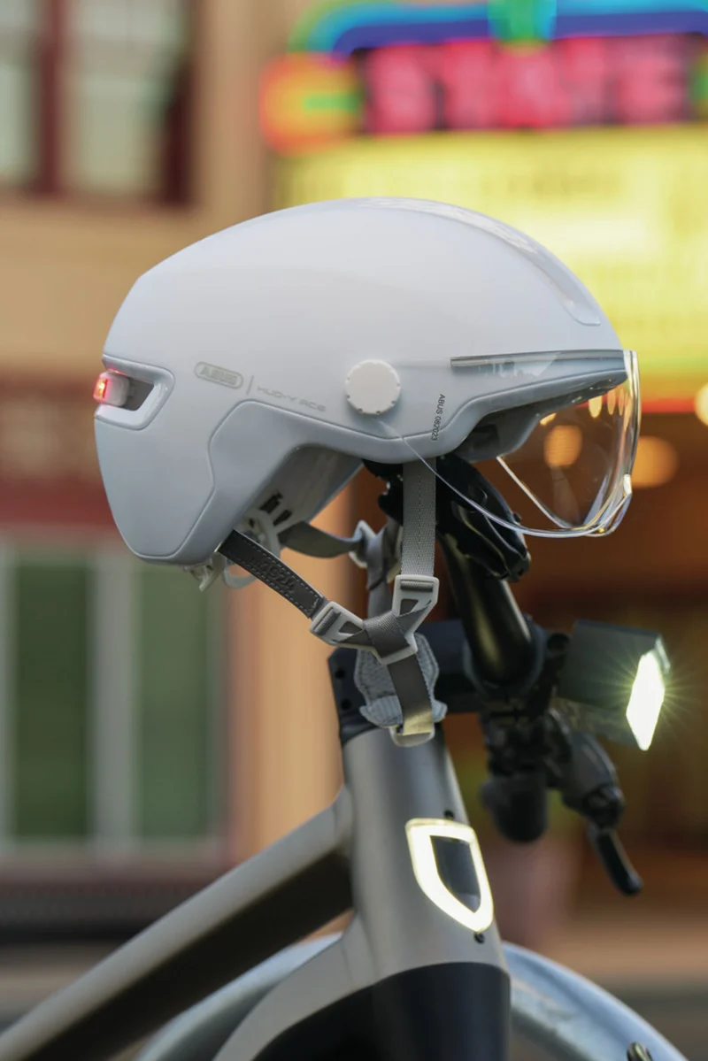 Abus Hud-Y Ace Helm champagne gold