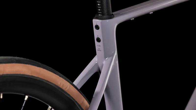 Cube Attain C:62 Race Rennrad Diamant 28" plumgrey´n´brink