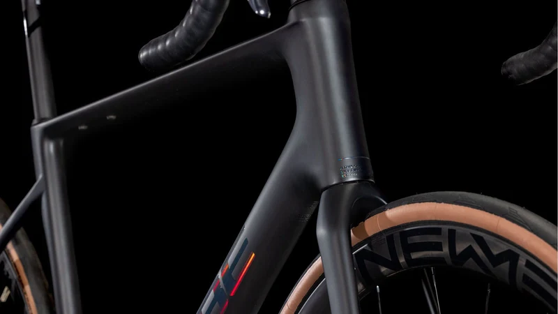 Cube Attain C:62 SLT Rennrad Diamant 28" carbon´n´rainbow