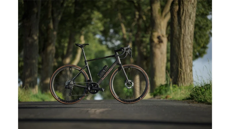 Cube Attain C:62 SLT Rennrad Diamant 28" carbon´n´rainbow