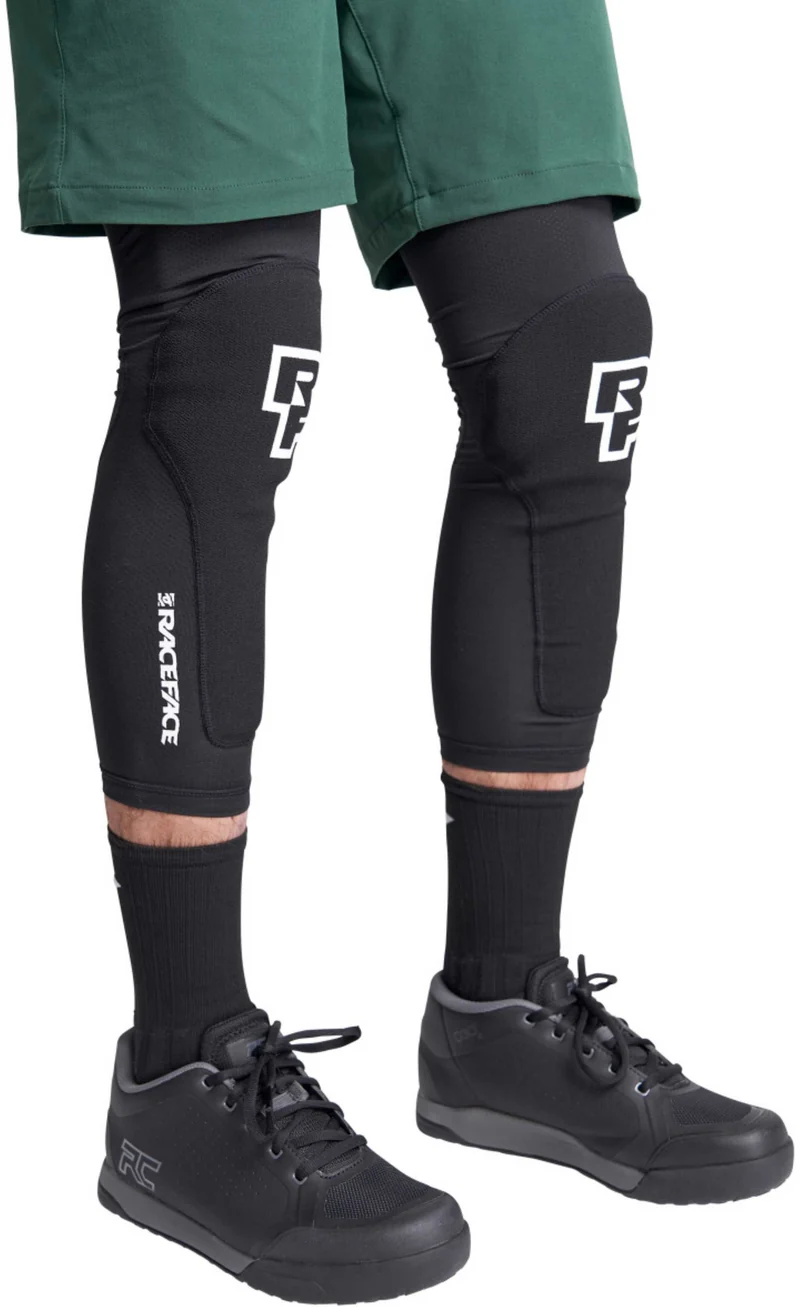 Race Face Charge Knieschutz stealth