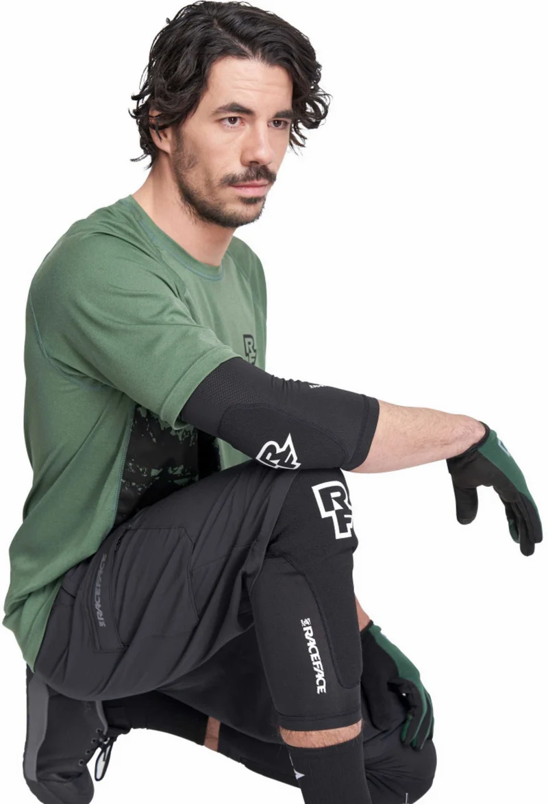 Race Face Charge Ellenbogenschutz stealth