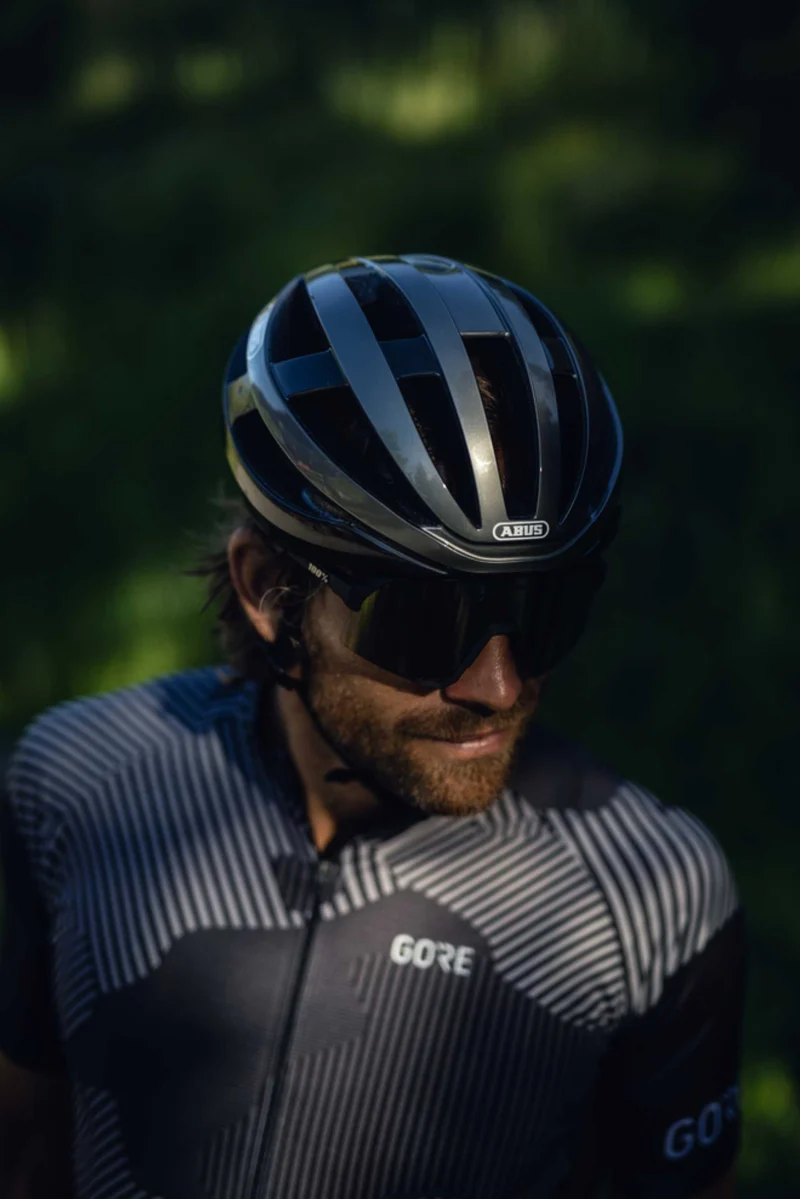 Abus Viantor Helm blaze red