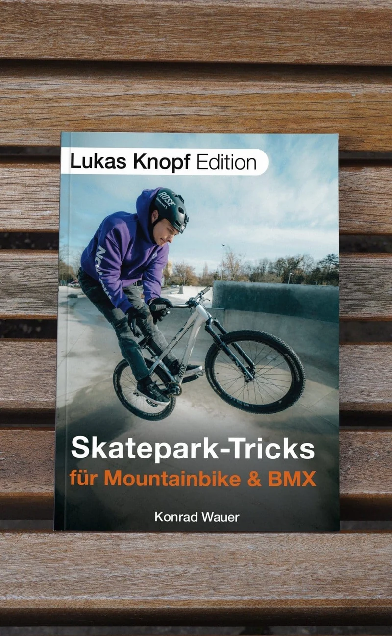 Skatepark Trick-Buch (mit Unterschrift) + Stunt It! HOODIE + T-SHIRT Bundle